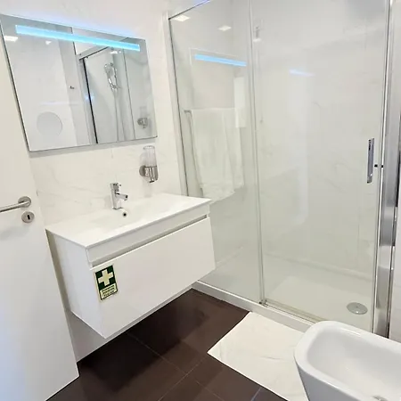 Apartamento Gold Center 402 *